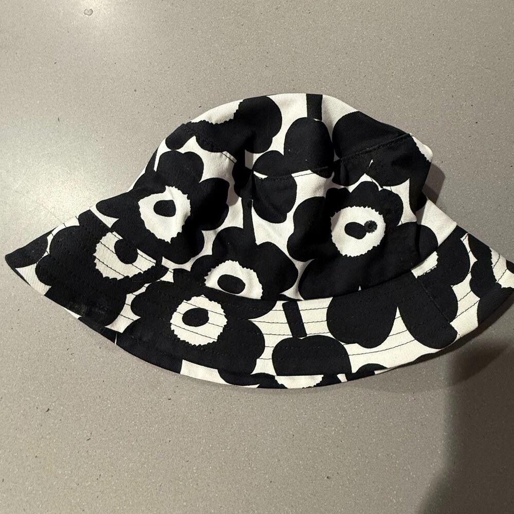 Marimekko Black and White Floral Hat
